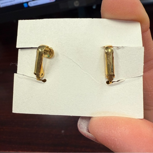 Avon vintage “Floral Garden” goldtone clip Earrings NIB 1988 - Picture 4 of 5